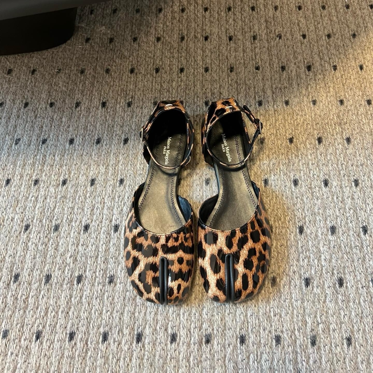 Super Vip 1:1 - Maison Margiela Leopard Print Tabi Ankle Strap Sandals - Image 4