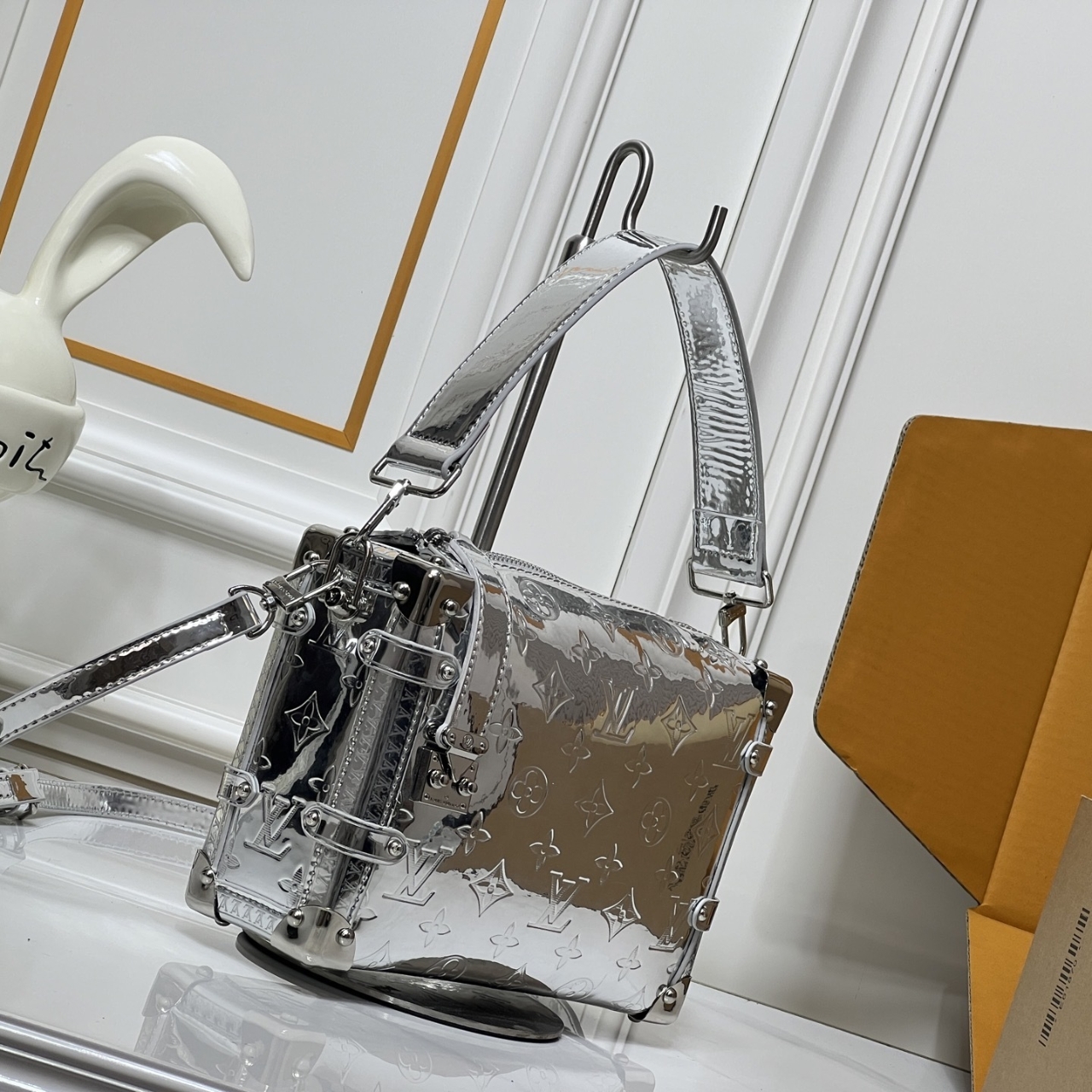 Louis Vuitton Side Trunk MM Silver 23Cm M26223 - Image 3