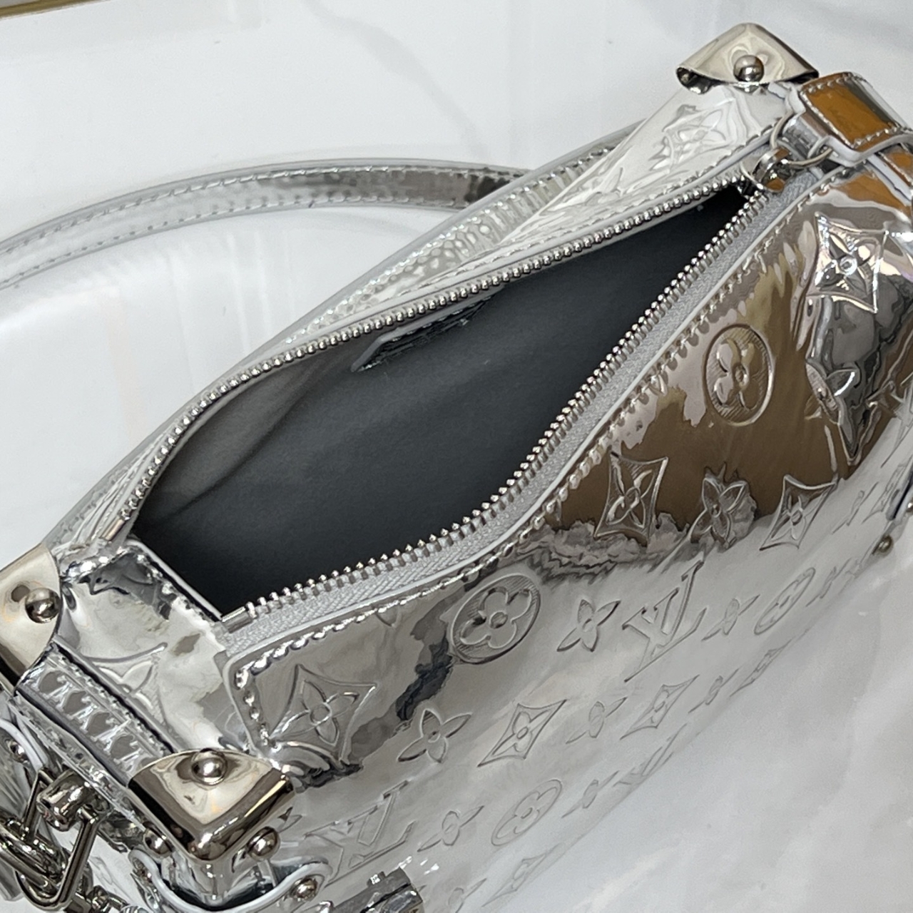 Louis Vuitton Side Trunk MM Silver 23Cm M26223 - Image 7
