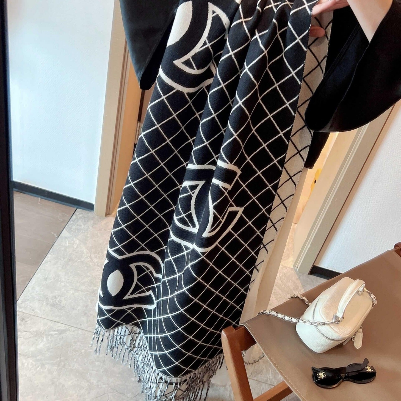 Chanel Cashmere Shearling Scarf Black - Image 2