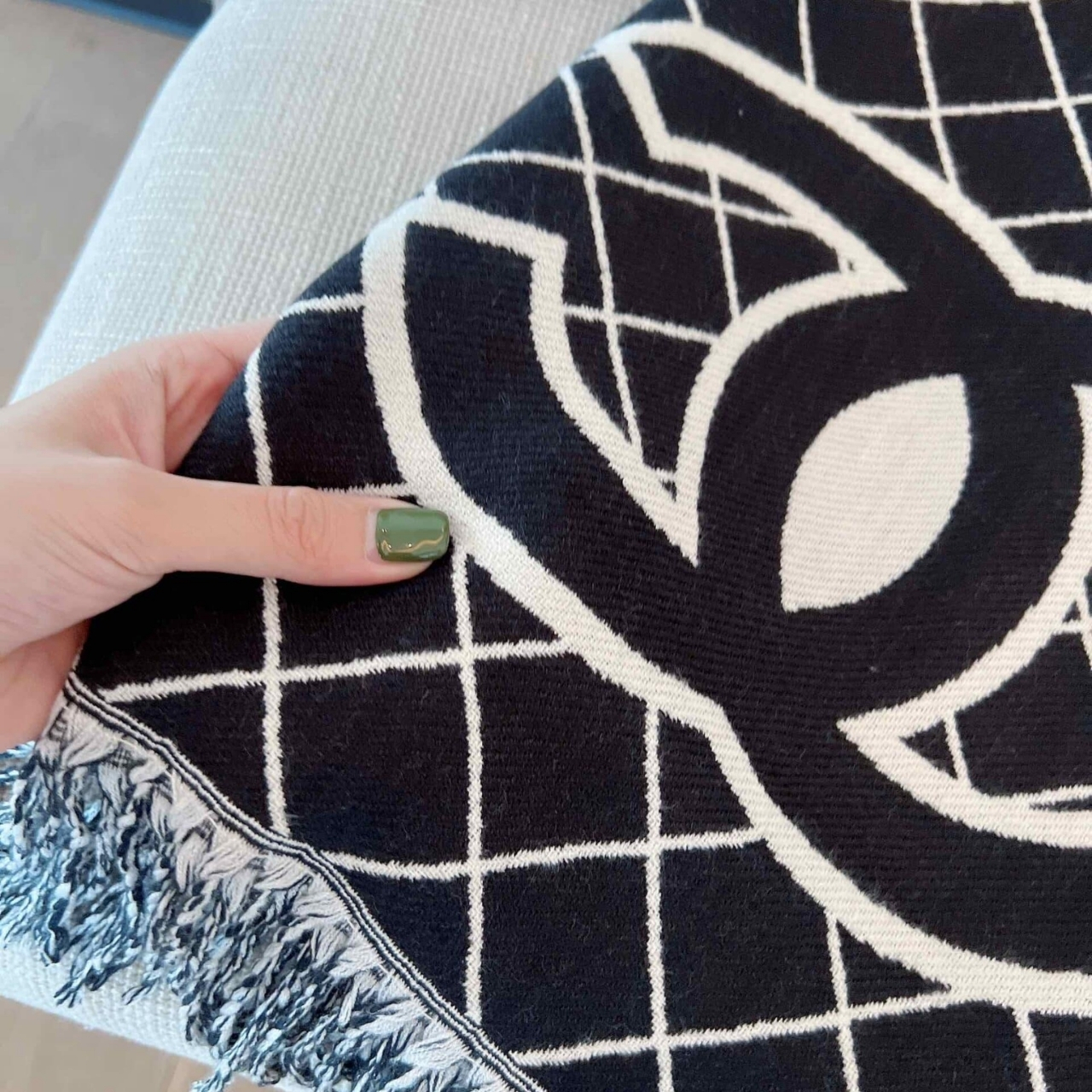 Chanel Cashmere Shearling Scarf Black - Image 3