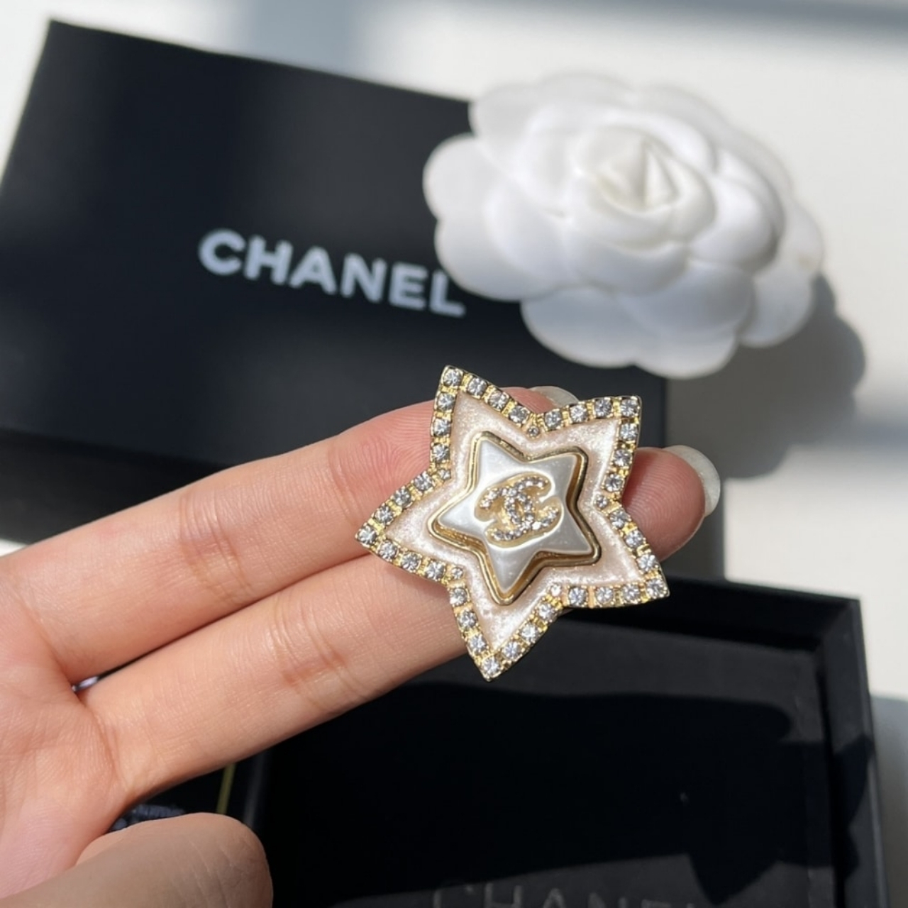 Chanel CC Star Brooch Gold - Image 5