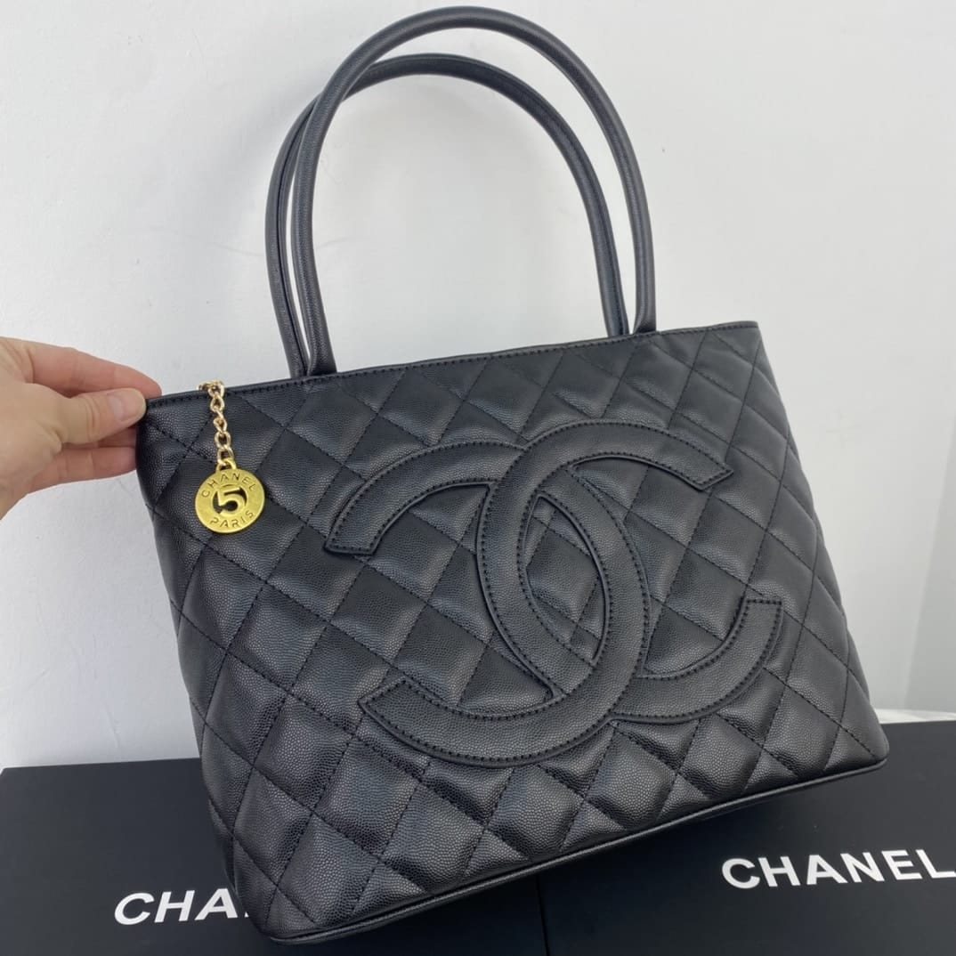 Chanel Medallion Tote Bag Black 30cm - Image 2