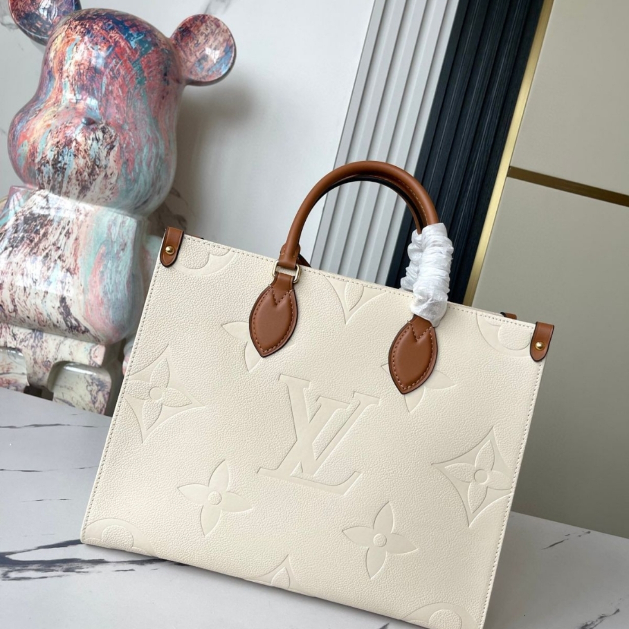 Louis Vuitton Onthego MM White 35Cm - Image 2