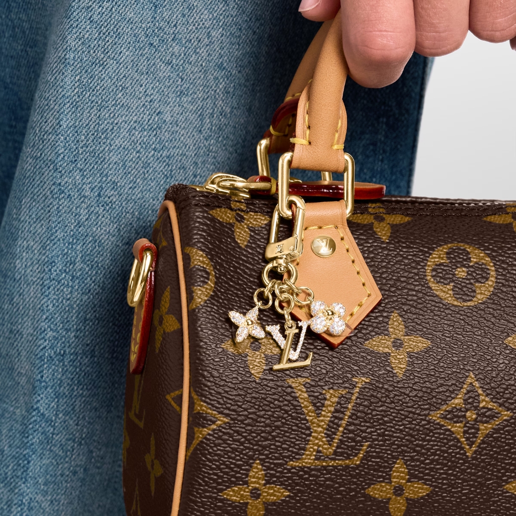 Louis Vuitton Micro Charms Lv Iconic Key Holder Gold M01566 - Image 7