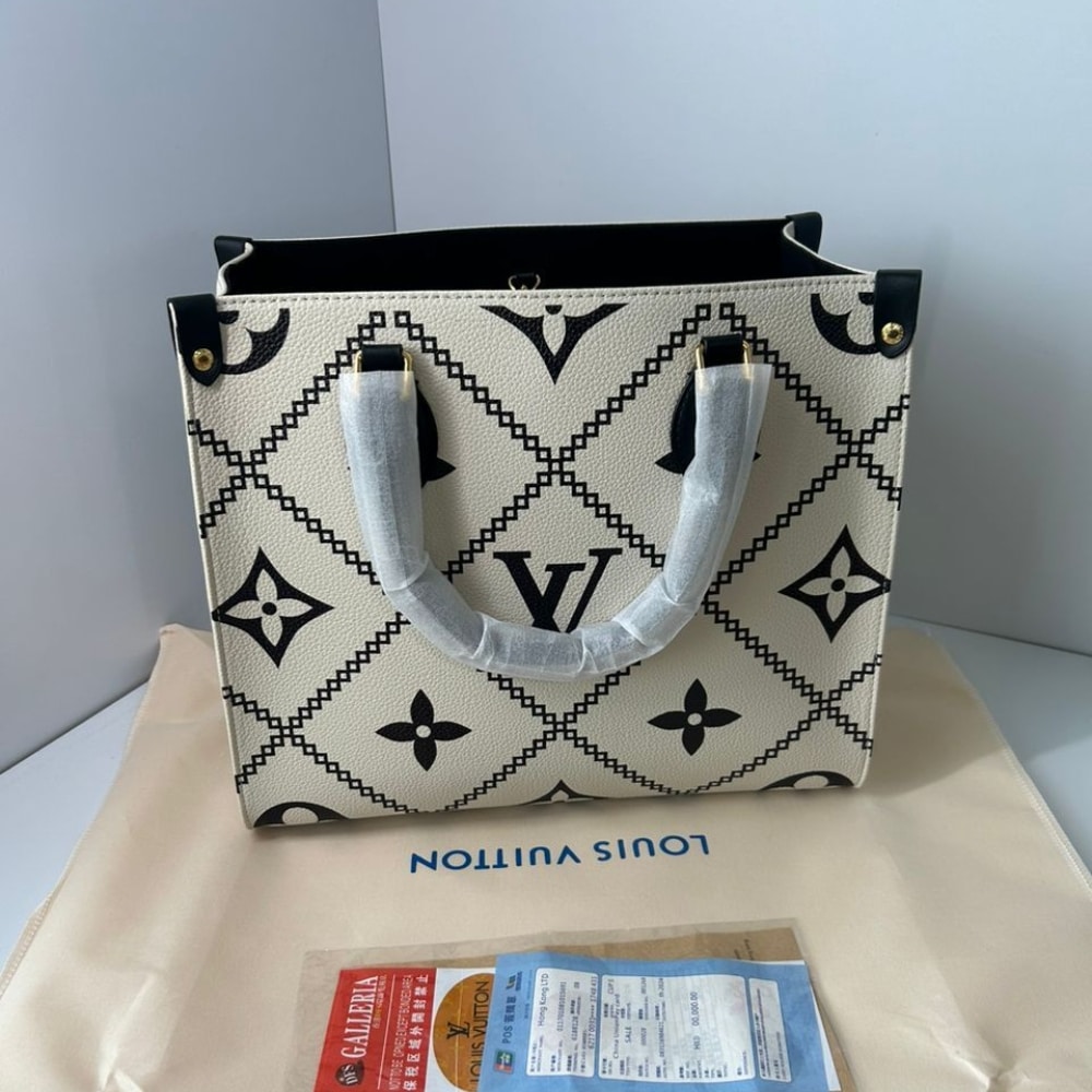 Louis Vuitton Onthego Mm Monogram Cream Black 35Cm M46016 - Image 4